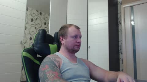 Snapshot of strongass18 chatting on 02-08-25, 11:44 Alex online show from 02-08-25, 11:44