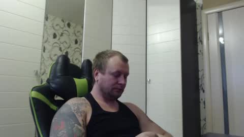 Snapshot of strongass18 chatting on 02-11-25, 12:58 Alex online show from 02-11-25, 12:58