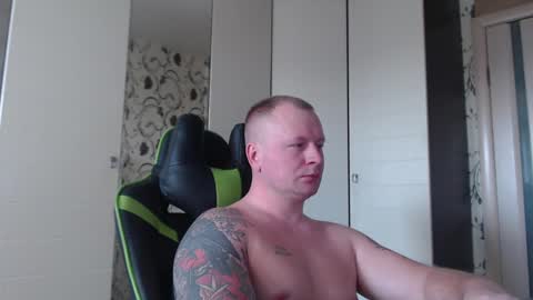 Snapshot of strongass18 chatting on 02-27-25, 12:02 Alex online show from 02-27-25, 12:02