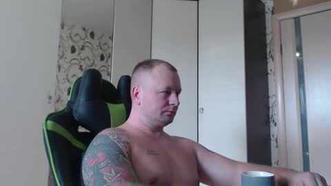 Snapshot of strongass18 chatting on 03-01-25, 10:24 Alex online show from 03-01-25, 10:24