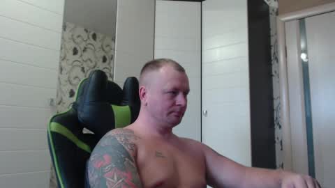 Snapshot of strongass18 chatting on 03-01-25, 01:29 Alex online show from 03-01-25, 01:29