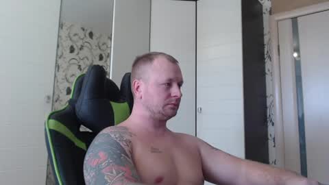 Snapshot of strongass18 chatting on 03-08-25, 10:43 Alex online show from 03-08-25, 10:43