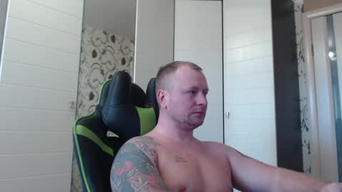 Snapshot of strongass18 chatting on 03-08-25, 01:47 Alex online show from 03-08-25, 01:47