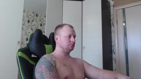 Snapshot of strongass18 chatting on 03-09-25, 10:52 Alex online show from 03-09-25, 10:52
