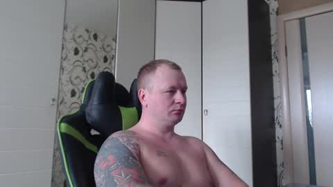 Snapshot of strongass18 chatting on 03-11-25, 08:52 Alex online show from 03-11-25, 08:52