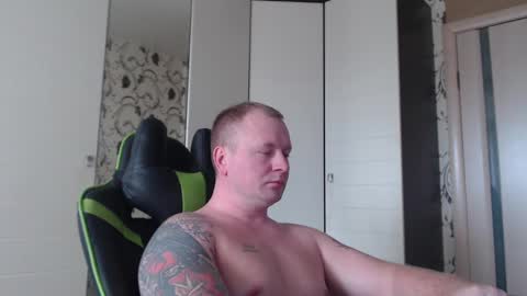 Snapshot of strongass18 chatting on 03-11-25, 11:55 Alex online show from 03-11-25, 11:55