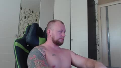 Snapshot of strongass18 chatting on 09-13-25, 09:09 Alex online show from 09-13-25, 09:09