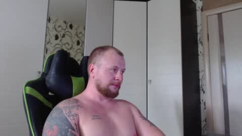 Snapshot of strongass18 chatting on 09-21-25, 11:56 Alex online show from 09-21-25, 11:56