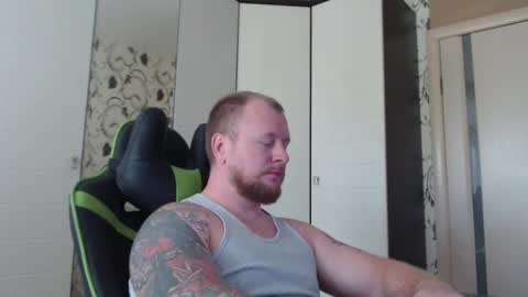 Snapshot of strongass18 chatting on 09-30-25, 09:14 Alex online show from 09-30-25, 09:14