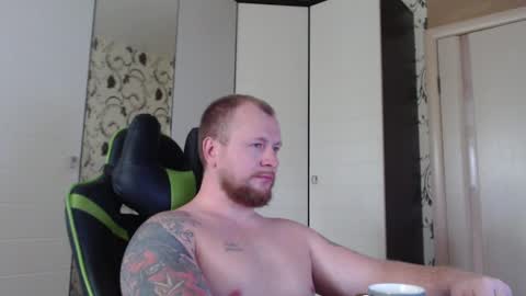 Snapshot of strongass18 chatting on 10-03-25, 09:17 Alex online show from 10-03-25, 09:17