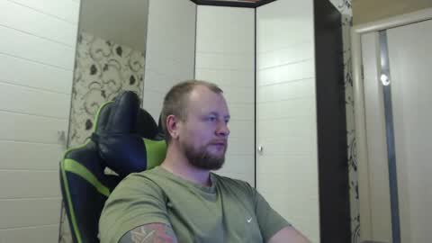 Snapshot of strongass18 chatting on 10-05-25, 10:13 Alex online show from 10-05-25, 10:13