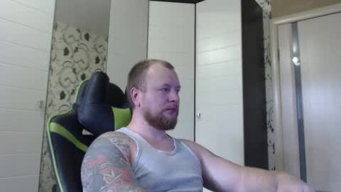 Snapshot of strongass18 chatting on 10-12-25, 11:09 Alex online show from 10-12-25, 11:09