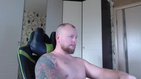 Snapshot of strongass18 chatting on 10-14-25, 08:37 Alex online show from 10-14-25, 08:37