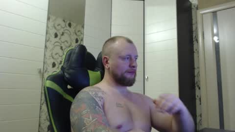 Snapshot of strongass18 chatting on 10-18-25, 02:29 Alex online show from 10-18-25, 02:29