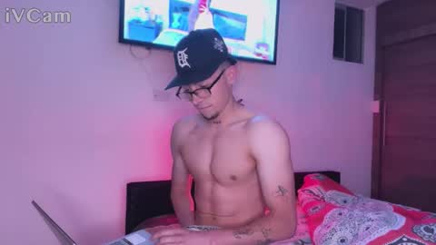 stronghardlatino online show from 10-10-25, 01:04