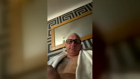 Snapshot of stu788 chatting on 04-12-26, 02:05 stu788 online show from 04-12-26, 02:05