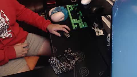 stud69861714 online show from 10-27-25, 07:34