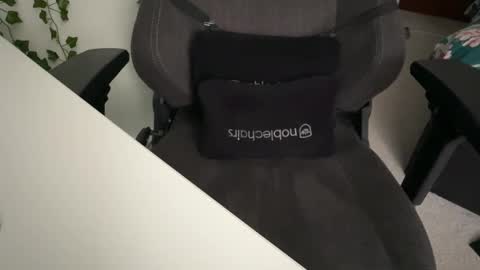 Snapshot of studentcurious chatting on 09-15-25, 01:11 CuriousStudentBi online show from 09-15-25, 01:11