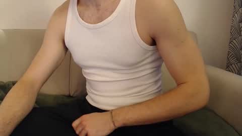 Snapshot of studfromparis chatting on 02-26-26, 04:17 Stud From Paris online show from 02-26-26, 04:17