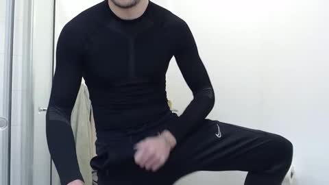 Snapshot of studfromparis chatting on 03-12-26, 05:52 Stud From Paris online show from 03-12-26, 05:52