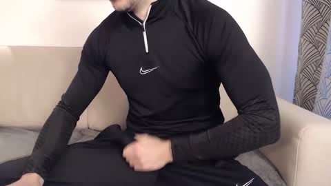 Snapshot of studfromparis chatting on 03-29-26, 01:00 Stud From Paris online show from 03-29-26, 01:00