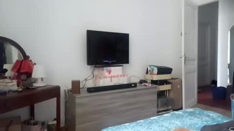 Snapshot of subassslut chatting on 01-11-25, 10:29 Tom online show from 01-11-25, 10:29