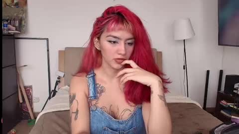 Snapshot of sublimetouch chatting on 05-30-26, 08:17 Zoe online show from 05-30-26, 08:17