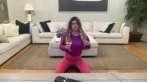 Snapshot of submiss14 chatting on 11-15-25, 08:00 Sissy Isabella online show from 11-15-25, 08:00