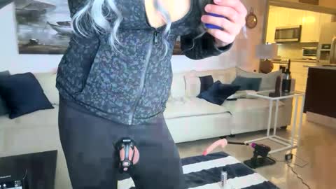 Snapshot of submiss14 chatting on 12-16-25, 05:01 Sissy Isabella online show from 12-16-25, 05:01