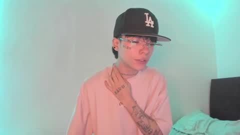 Snapshot of submissive_boyy_ chatting on 12-17-24, 03:49 nico online show from 12-17-24, 03:49