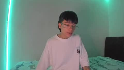 Snapshot of submissive_boyy_ chatting on 01-16-25, 01:37 nico online show from 01-16-25, 01:37