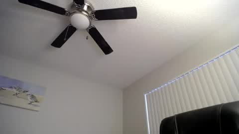 Snapshot of subswichuser00060960 chatting on 08-09-26, 10:26 subswitchuser online show from 08-09-26, 10:26