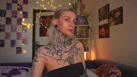 Snapshot of succubus_66 chatting on 02-23-25, 01:10 succubus_66 online show from 02-23-25, 01:10