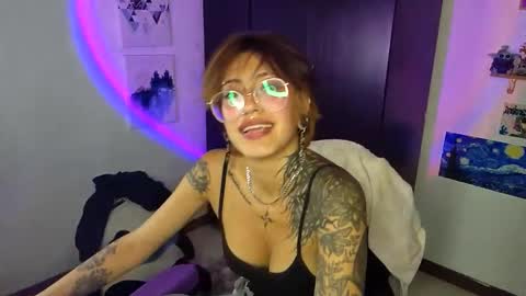 Snapshot of succubus_girl_ chatting on 05-26-26, 01:56 Alexy online show from 05-26-26, 01:56
