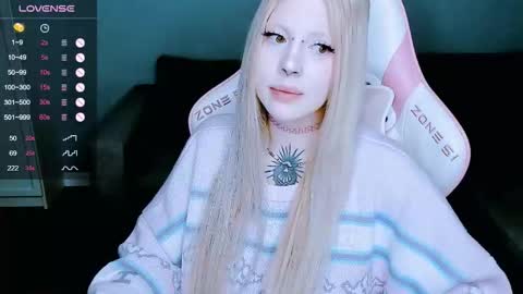 Snapshot of succubus_leslie chatting on 12-14-25, 01:44 succubus_leslie online show from 12-14-25, 01:44