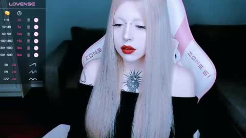 Snapshot of succubus_leslie chatting on 12-15-25, 11:53 succubus_leslie online show from 12-15-25, 11:53