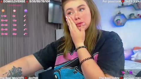 suchcute_ online show from 05-08-26, 02:39