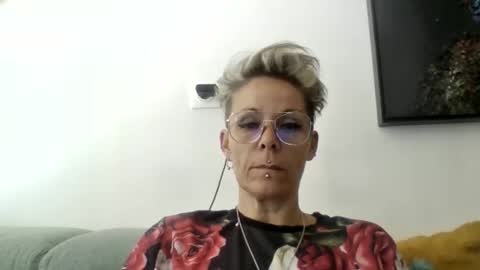 Snapshot of sucrette5629 chatting on 05-02-26, 04:01 sucrette5629 online show from 05-02-26, 04:01