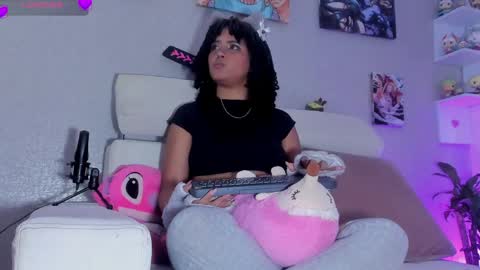 Snapshot of sucubo_69_ chatting on 03-23-26, 10:25 Rouss online show from 03-23-26, 10:25