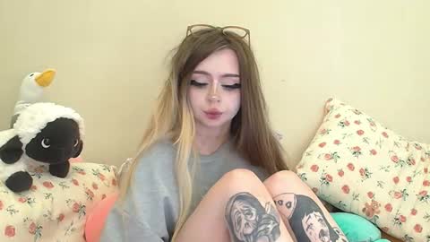 Snapshot of suemeow chatting on 07-14-26, 07:41 Sue online show from 07-14-26, 07:41