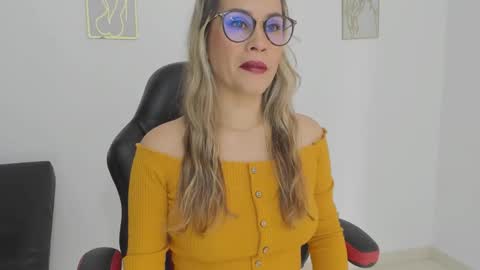 sugar_milff online show from 11-06-25, 02:18