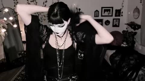 Ella online show from 06-14-26, 06:48