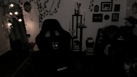 Ella online show from 06-15-26, 05:20