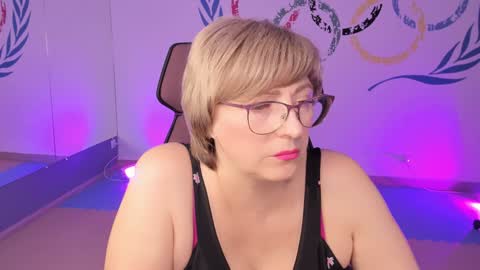 Vivien online show from 12-21-24, 09:12