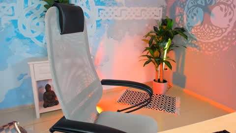 Vivien online show from 12-28-24, 12:24