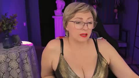 Vivien online show from 02-14-25, 04:20