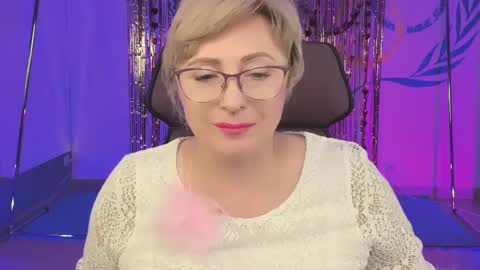 Vivien online show from 02-19-25, 12:11