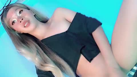 LoveSugar online show from 11-30-25, 05:17