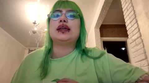 Snapshot of suicidyalice chatting on 05-12-26, 11:46 Alice Suicide online show from 05-12-26, 11:46
