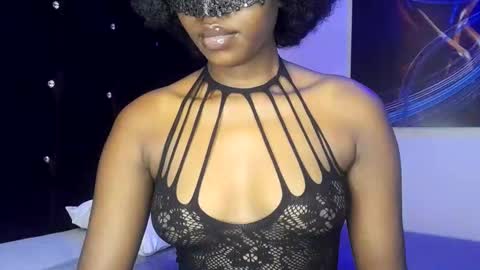 Snapshot of sultryaura chatting on 11-01-25, 12:01 maskedtemptress online show from 11-01-25, 12:01